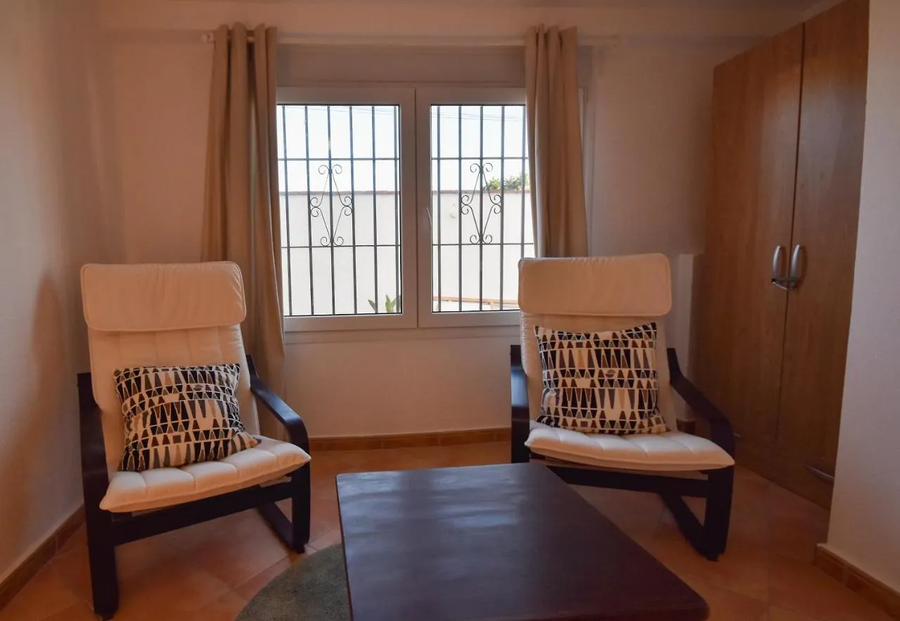 In The Second Line, Modern Beachfront Holiday Home In Costabella, 마르베야