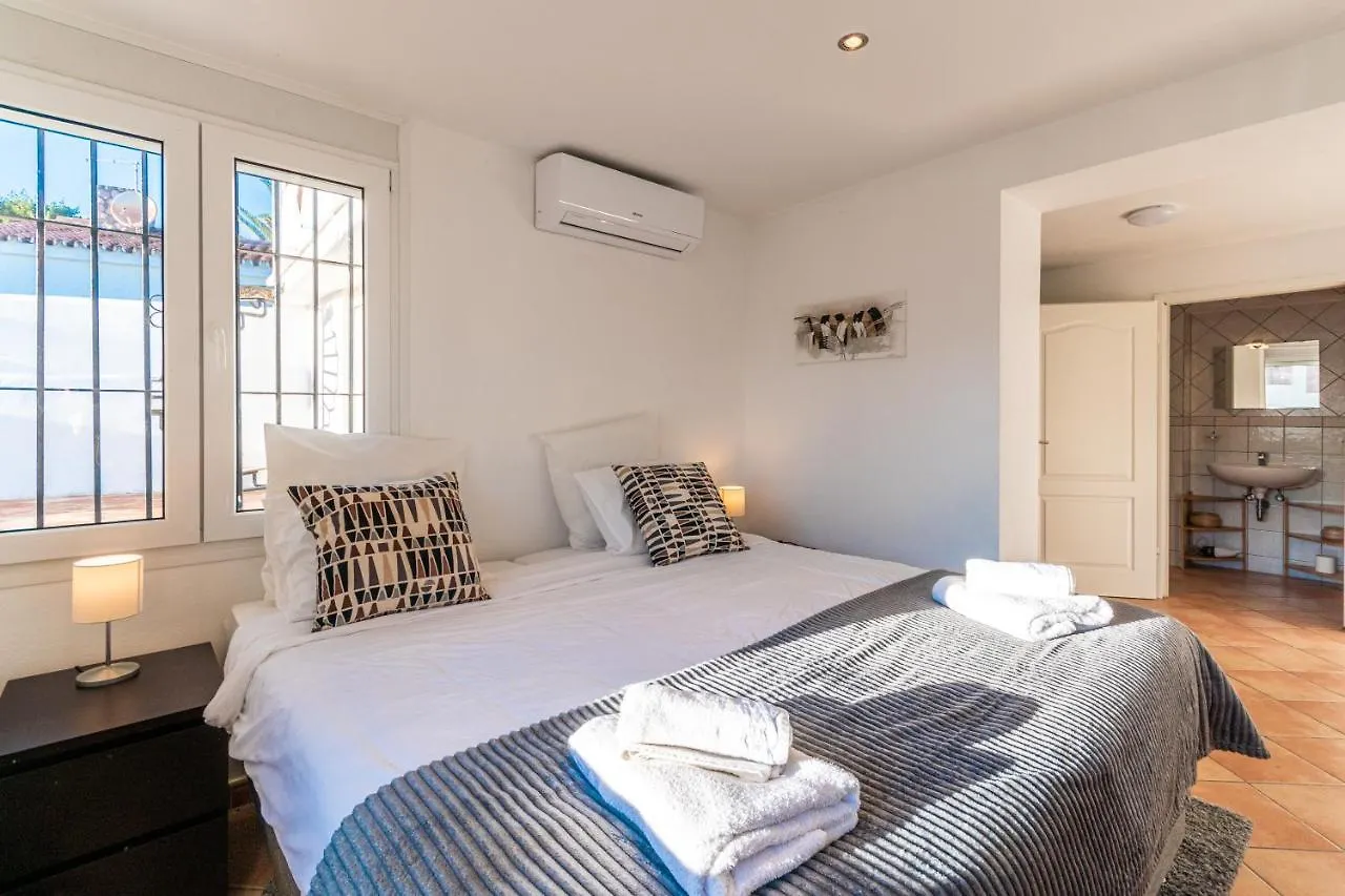 In The Second Line, Modern Beachfront Holiday Home In Costabella, Marbella 0*,